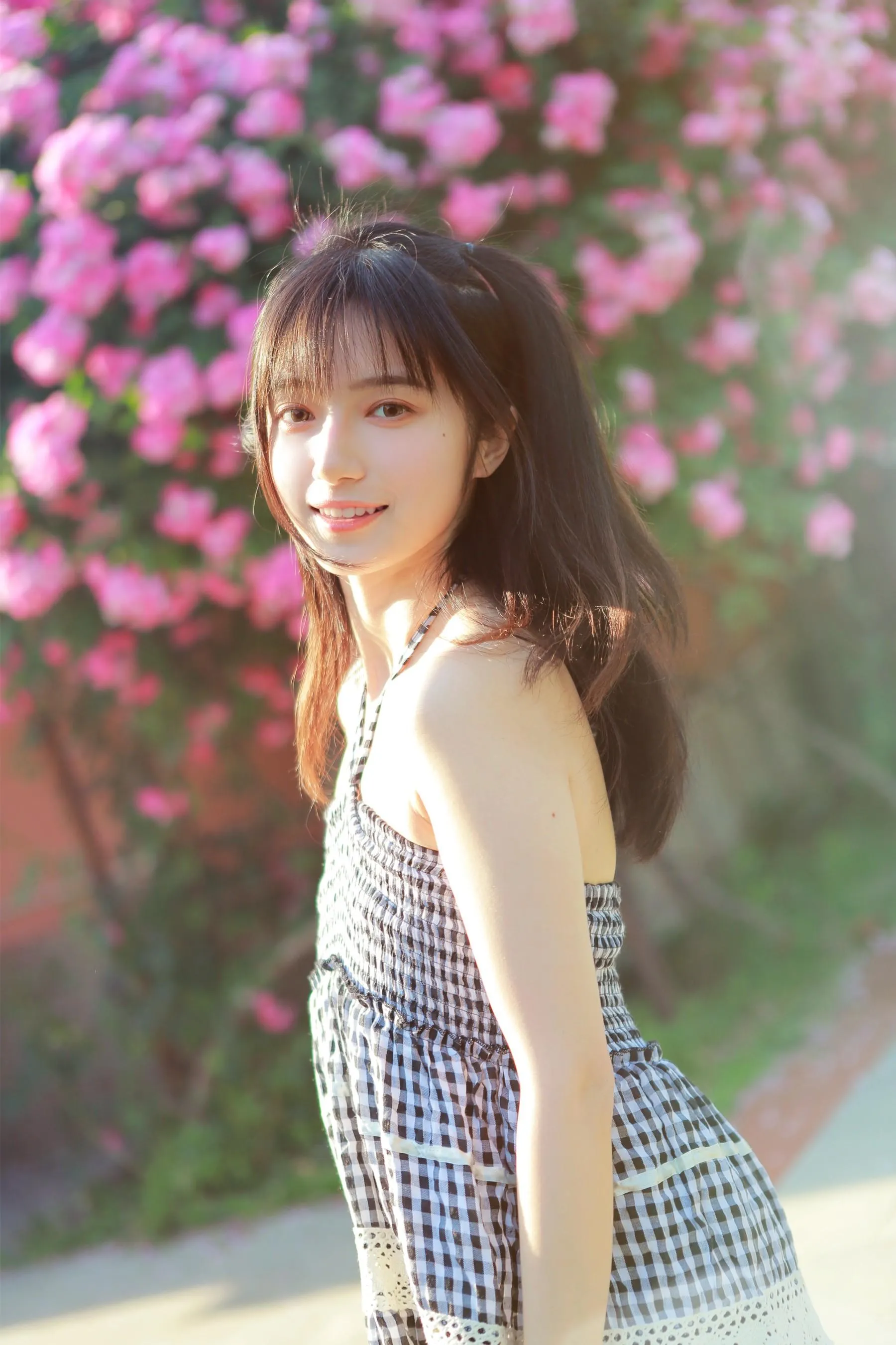 [艺图语] 2022.05.18 蔷薇迟开 月半了吧 [28P]插图7